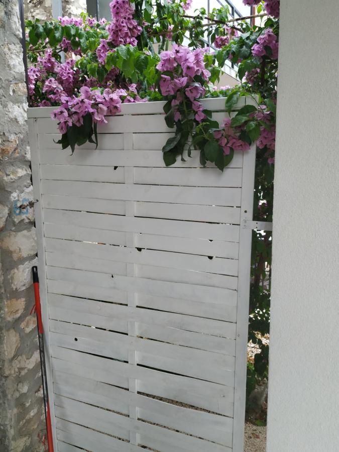 Studio Apartman Violeta II - 50M From The Beach Trogir Eksteriør billede