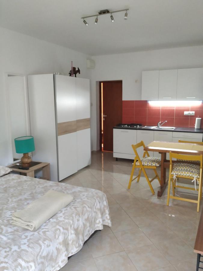 Studio Apartman Violeta II - 50M From The Beach Trogir Eksteriør billede