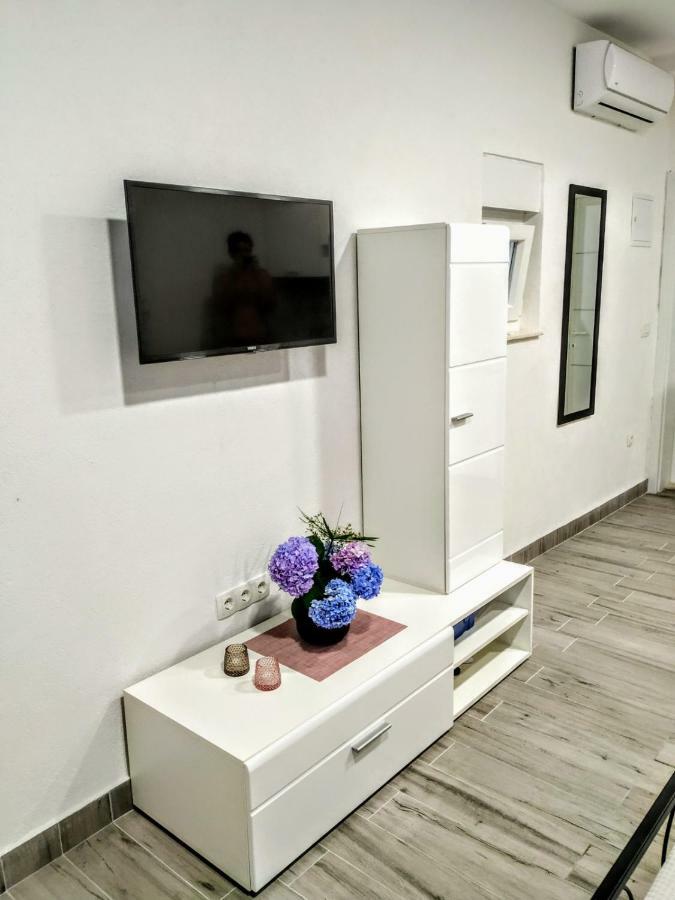 Studio Apartman Violeta II - 50M From The Beach Trogir Eksteriør billede