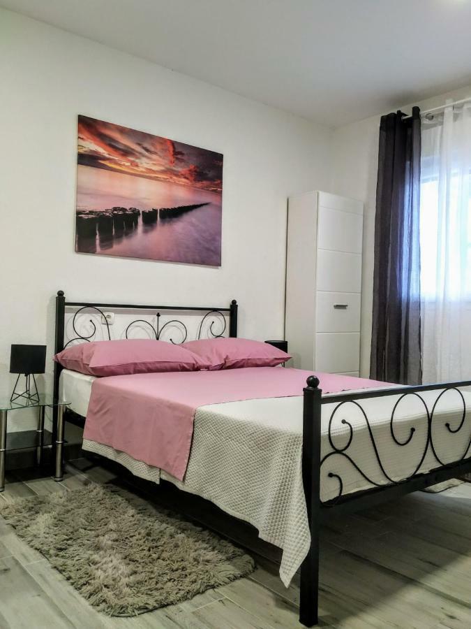 Studio Apartman Violeta II - 50M From The Beach Trogir Eksteriør billede