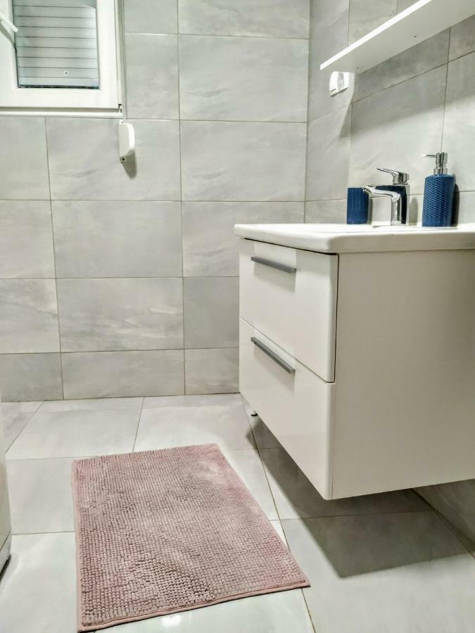 Studio Apartman Violeta II - 50M From The Beach Trogir Eksteriør billede