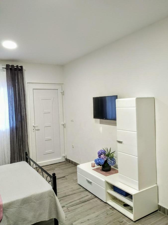 Studio Apartman Violeta II - 50M From The Beach Trogir Eksteriør billede