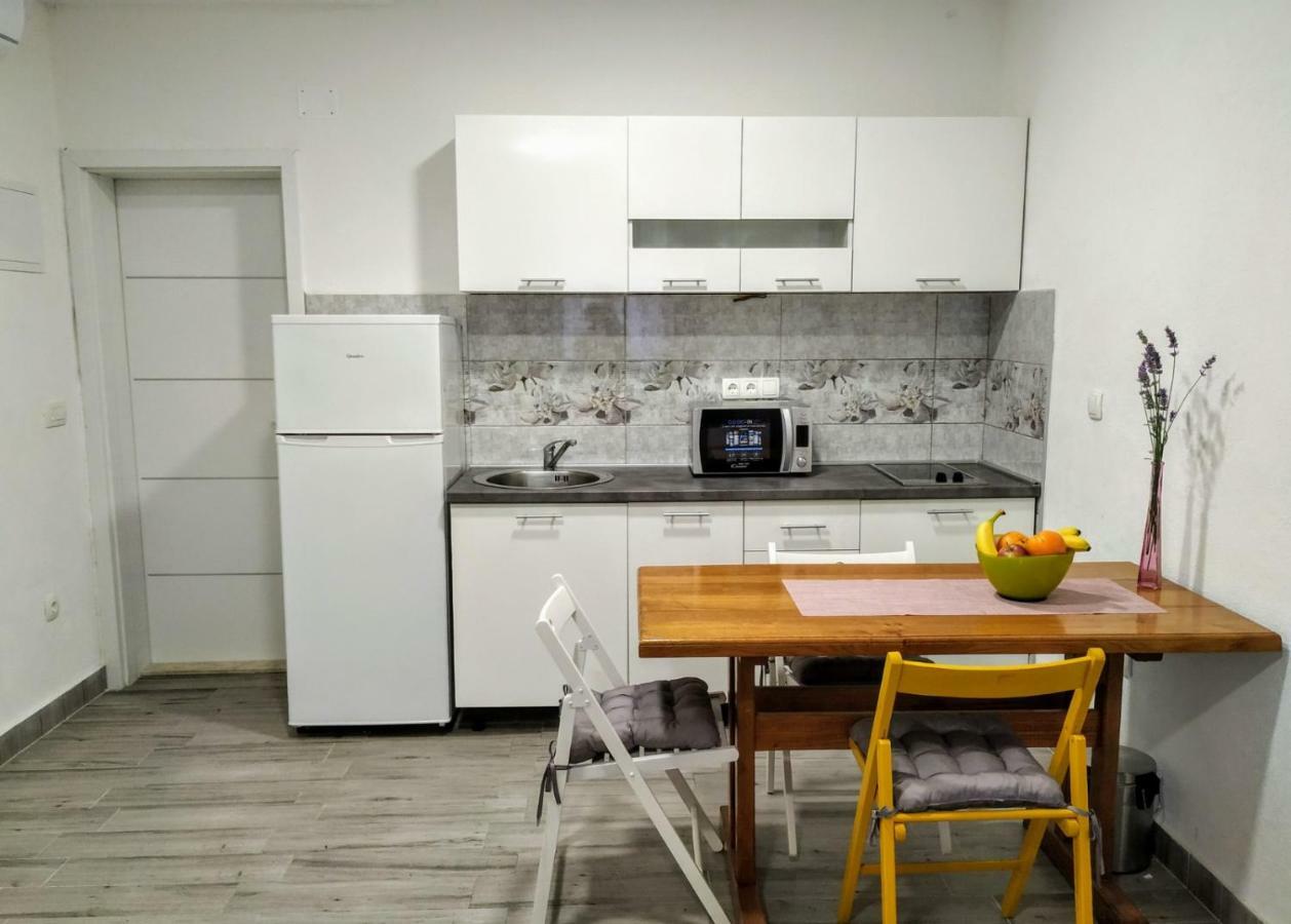 Studio Apartman Violeta II - 50M From The Beach Trogir Eksteriør billede